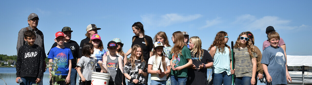 Kids at Wizard lake planting event, 2024.