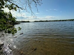 View of Wizard Lake in the summer on a sunny day.