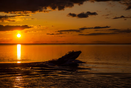 Lac Ste Anne sunset  Photo: Bill Trout